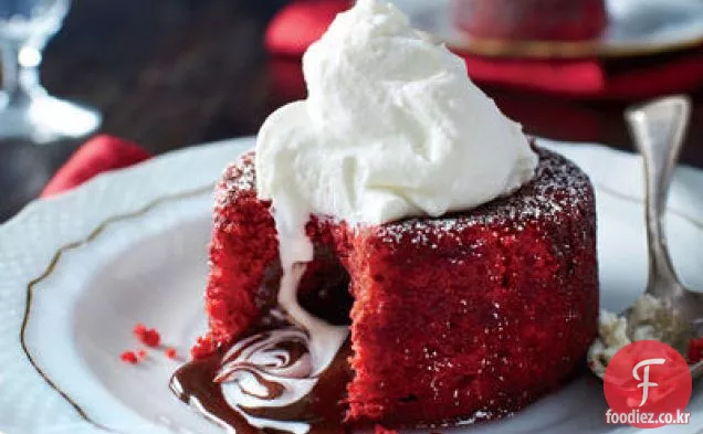계층화 된 딸기 케이크