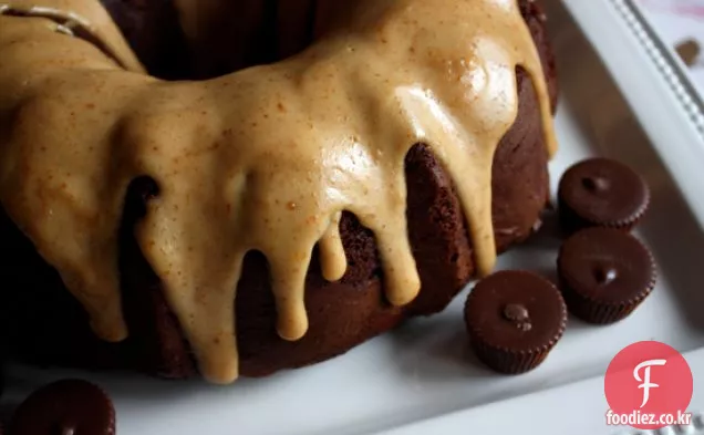 초콜릿 땅콩 버터 도넛 케이크