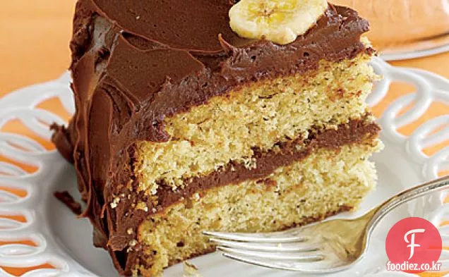 초콜릿 덮인 바나나 케이크