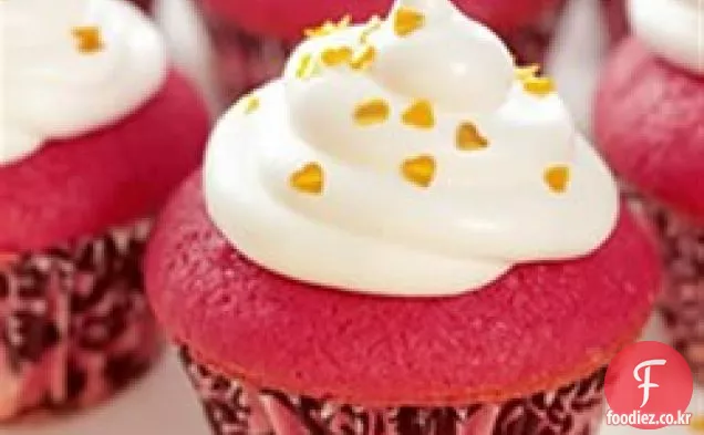 이탈리아 머랭 설탕을 입힌 미니 빨간 벨벳 컵 케이크