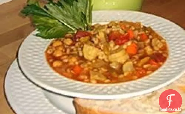 비커의 야채 보리 수프