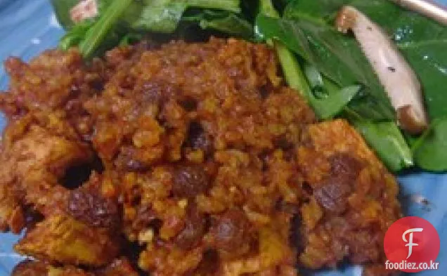 카레 닭고기와 현미 캐서롤