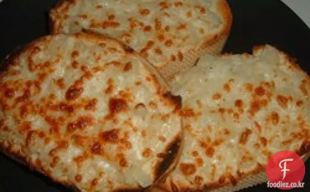 치즈 양파 마늘 빵