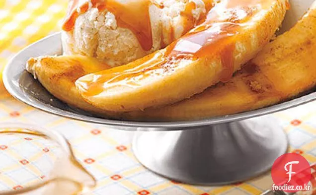 아이스크림과 카라멜 구이 바나나