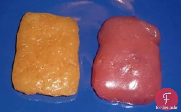 크랜베리 또는 파인애플 캐러멜