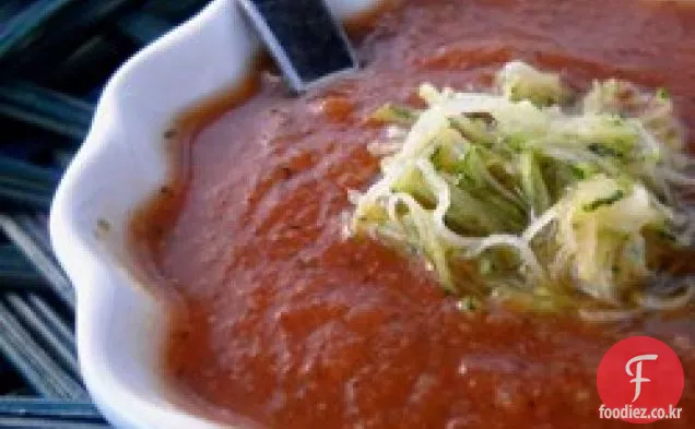 신선한 토마토 호박 수프