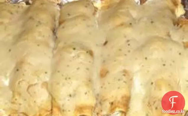 타라곤을 곁들인 치킨 또는 칠면조 크레페