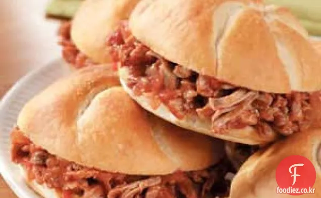 갈가리 찢긴 돼지 고기 샌드위치