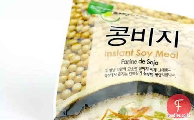 은행 나무 견과류를 곁들인 콩 수프(건강한 수프 레시피)