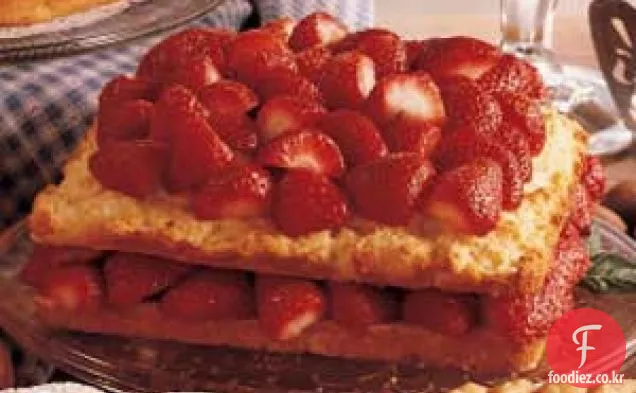 구식 딸기 쇼트 케이크