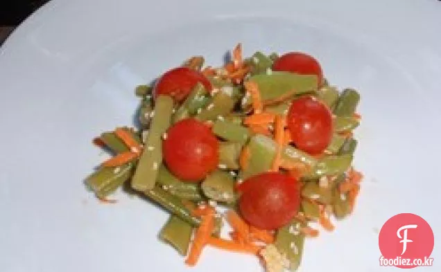 파삭 파삭 한 녹색 콩 샐러드
