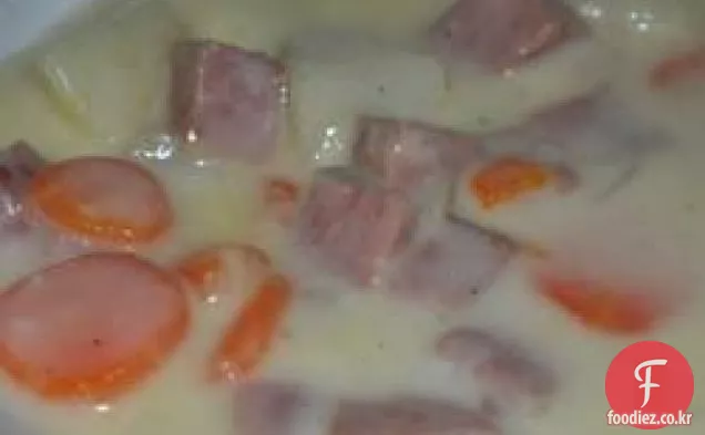 두툼한 치즈 수프