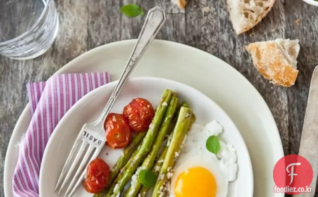 파마산 구운 아스파라거스,토마토,계란