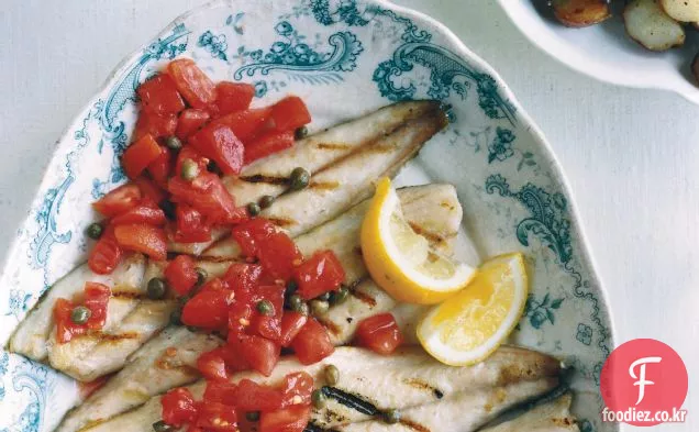 시칠리아 케이 퍼와 구운 고등어-토마토 살사