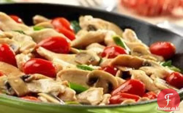 포도 토마토와 버섯을 곁들인 치킨