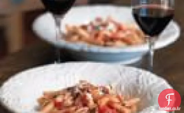 구운 마늘 토마토 소스와 바질 파스타