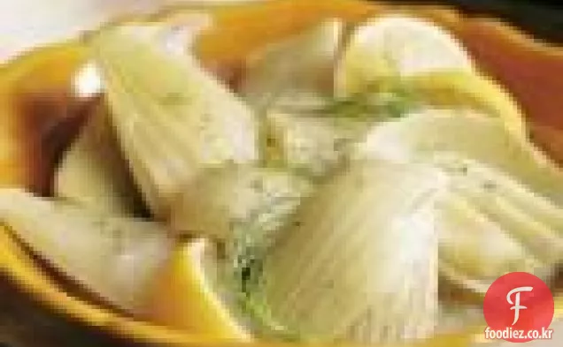 올리브 오일과 마늘 찐 회향