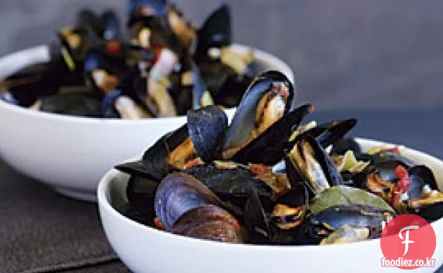 부추,토마토,마늘로 찐 홍합