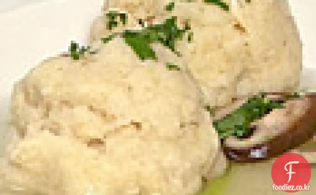 레몬그라스 콘 소메으로 Matzoh 공,부추,표고버섯