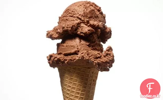 씁쓸하고 달콤한 초콜릿 아이스크림