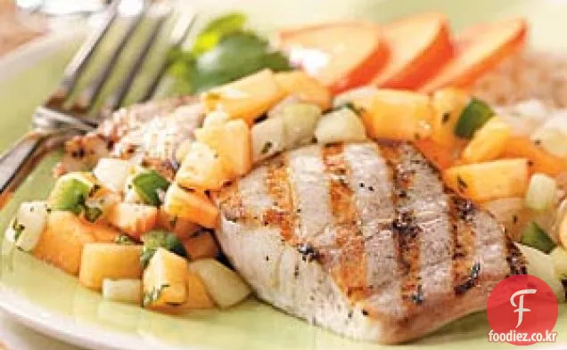 천도 복숭아 살사를 곁들인 마히 마히