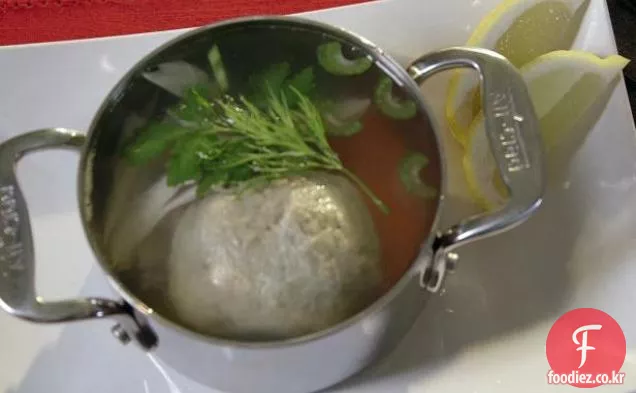 마초볼이 들어간 치킨 수프