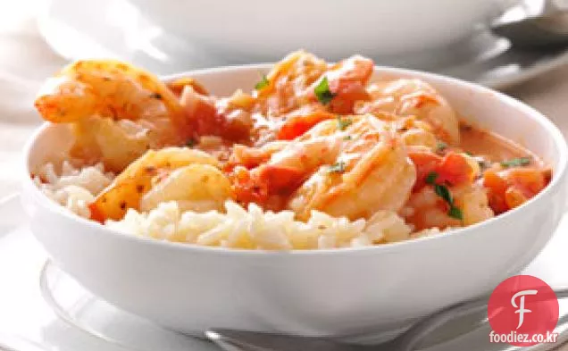 토마토와 페타치즈를 곁들인 새우