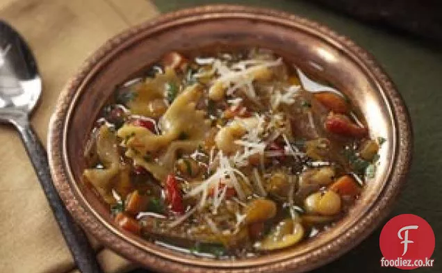 썬드라이 토마토를 곁들인 파스타와 흰콩 수프