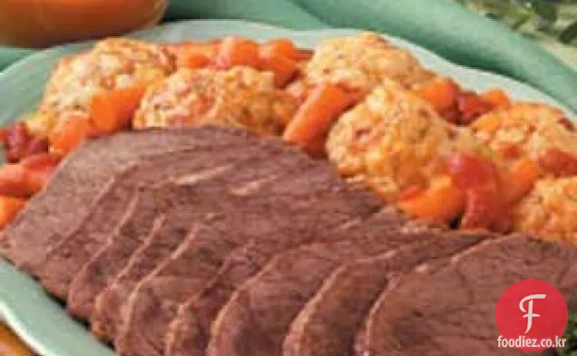 만두와 함께 제공되는 카레 소고기