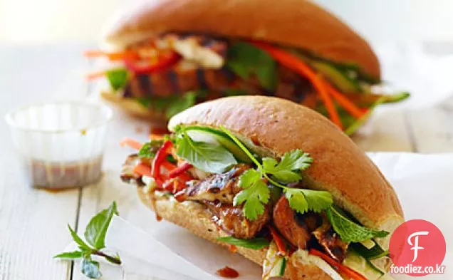 닭고기 구이 Bánh Mì