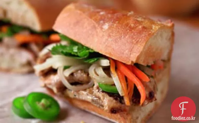 베트남 구운 돼지 고기 샌드위치