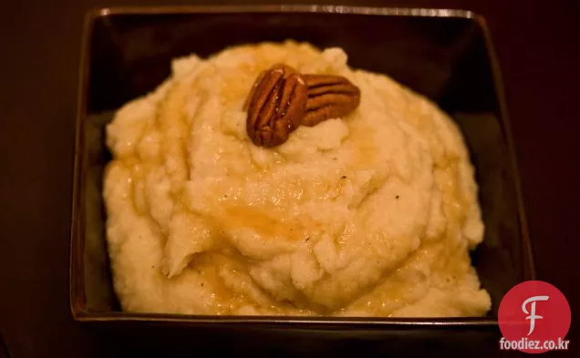 구운 양방 풀 나물과 사과 퓌레