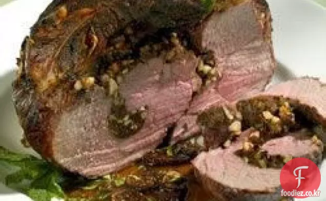 발사믹 무화과 소스와 양고기의 박제 다리