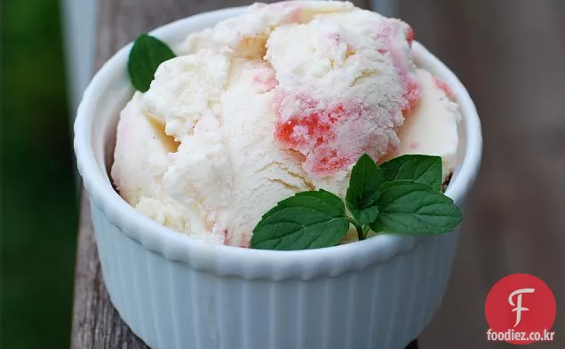 딸기 민트 아이스크림