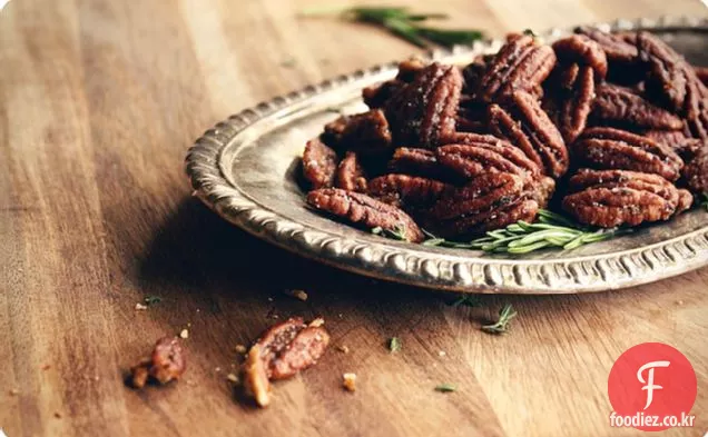 로즈마리와 백리향 설탕에 절인 피칸