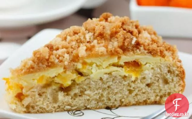살구 빵 부스러기 커피 케이크