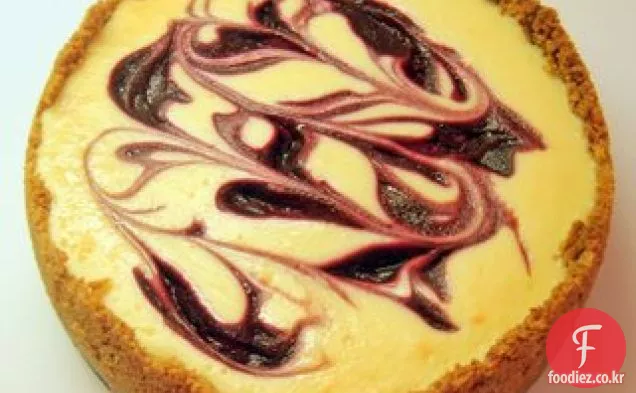 블랙 베리 소스와 화이트 초콜릿 블랙 베리 치즈 케이크