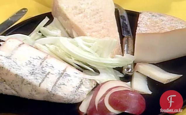 마지막 코스 샘플러:이탈리아 치즈,슬라이스 회향 및 브랜디와 감귤 반지