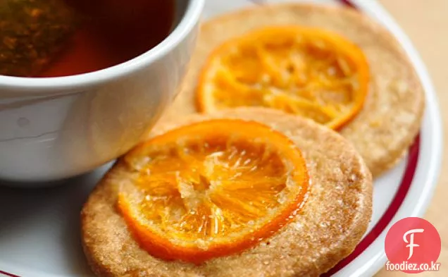 설탕에 절인 오렌지를 곁들인 5 가지 향신료 쿠키