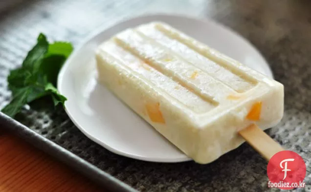 코코넛과 망고 쌀 푸딩 팝