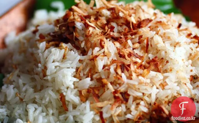 밥솥없이 완벽하게 조리 된 코코넛 재스민 쌀