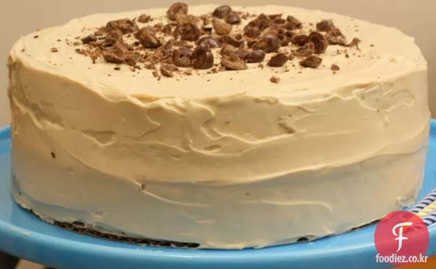 피칸-커피 장식 에스프레소 생일 케이크