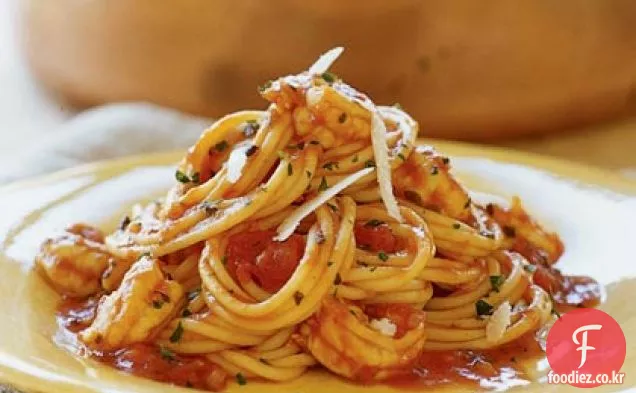 스파게티를 곁들인 이탈리아 식 새우
