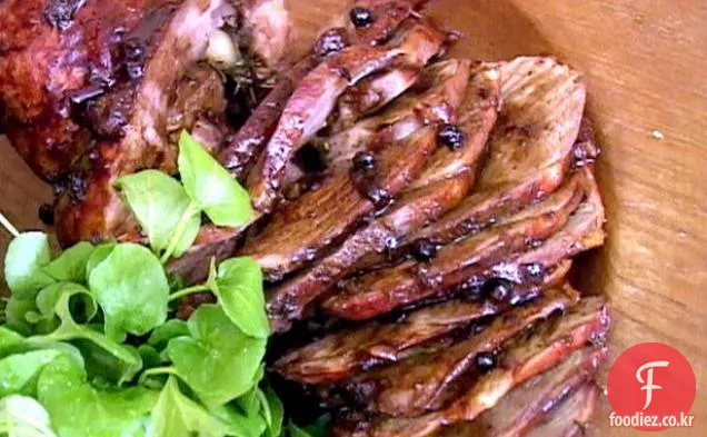 어두운 맥주,꿀,백리향과 양고기의 로스트 다리