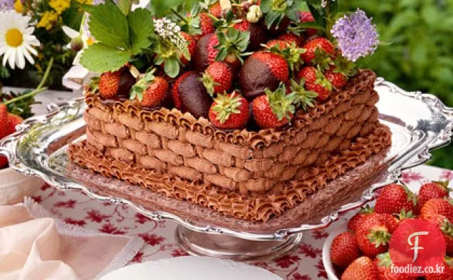 초콜릿 딸기 바구니 케이크