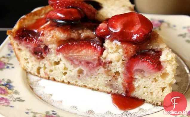 구운 딸기 버터 밀크 케이크
