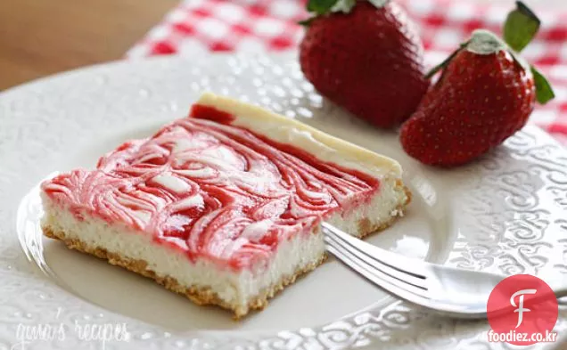 저지방 딸기 소용돌이 치즈 케이크