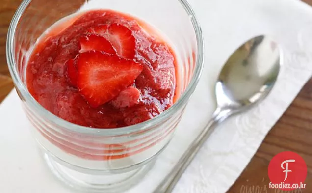 딸기 대황 설탕에 절인 과일