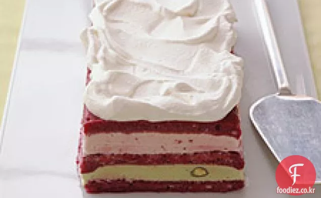 딸기와 피스타치오 아이스크림 케이크