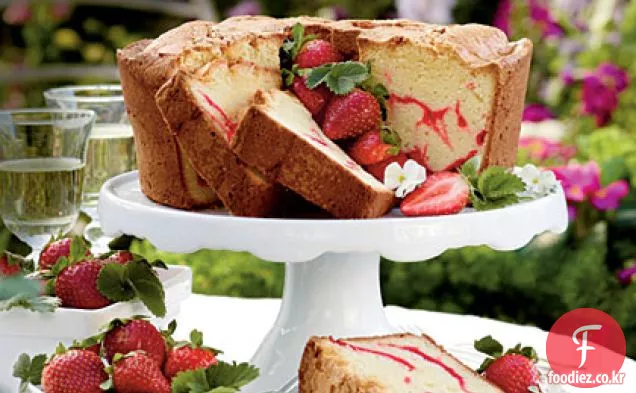 딸기 소용돌이 크림 치즈 파운드 케이크